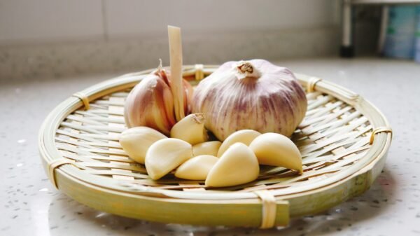 a basket of garlics and garlic bulbs on a counter
