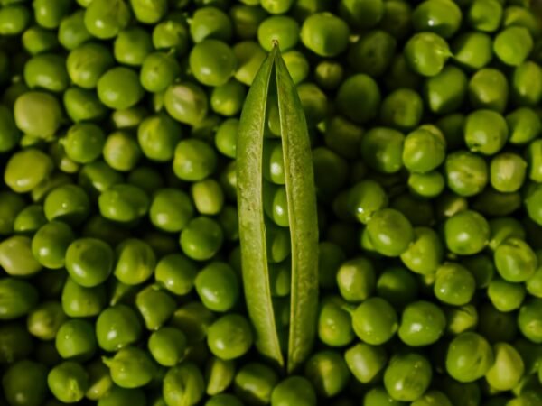 a closeup of peas